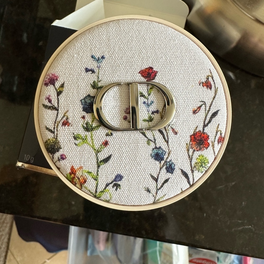 Dior limited edition, cushion powder new in box